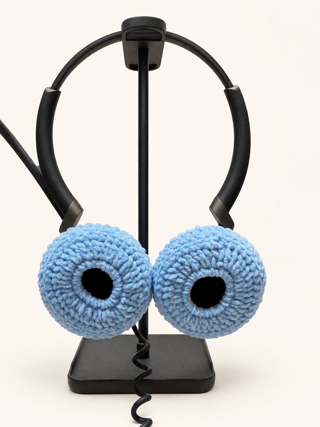 Blue Ganchalyo crochet covers fitted on an actual black headset